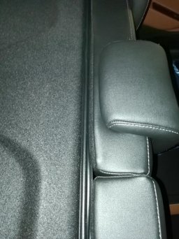 Установка уплотнителя на заднюю полку Lada XRAY