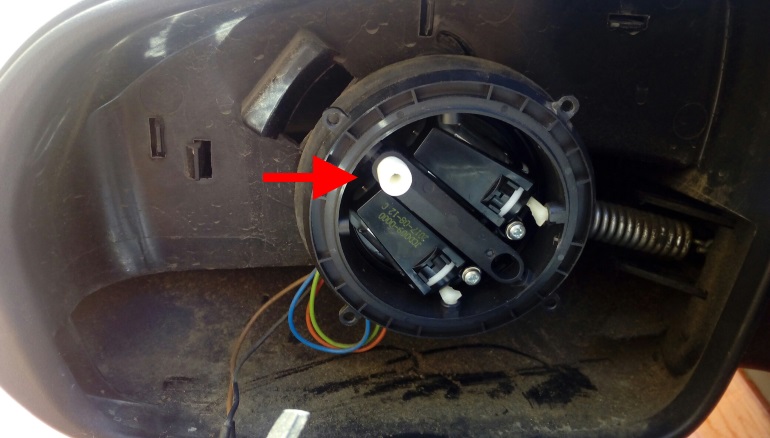 Что делать если трясутся боковые зеркала на Lada Vesta