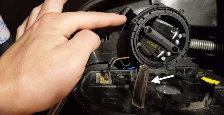 Что делать если трясутся боковые зеркала на Lada Vesta