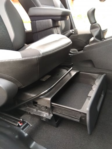 ящик под сиденьем lada xray