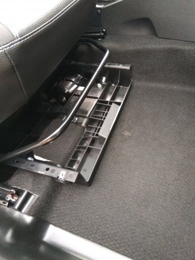 установка ящика под сиденьем XRAY