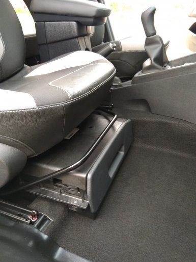 ящик под сиденьем lada xray