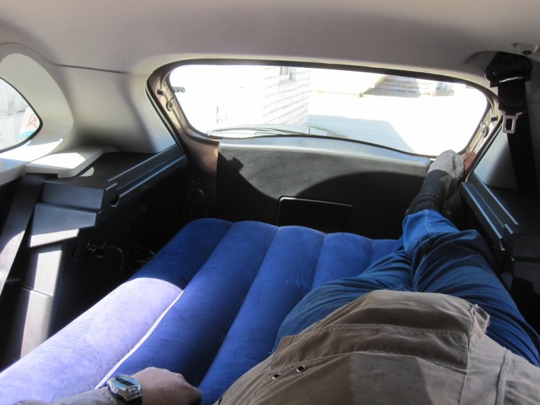 Удобно ли спать или ночевать в Lada XRAY