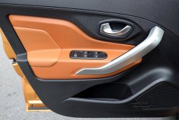 Обзор Lada XRAY Cross с вариатором - главные особенности и отличия