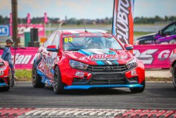 Заднеприводная Lada Vesta впервые выступила на соревнованиях по дрифту