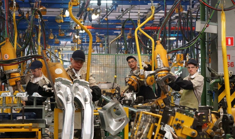 У рабочих АВТОВАЗа урезали премию за дни простоев по вине работодателя