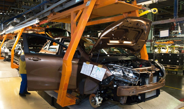 АВТОВАЗ снижает производство из-за падения спроса