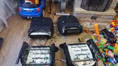 Меняем спинки сидений местами и выполняем сборку в обратной последовательности