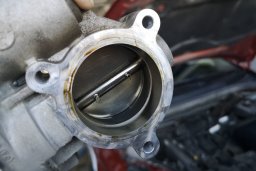 планово помыть дроссельную заслонку