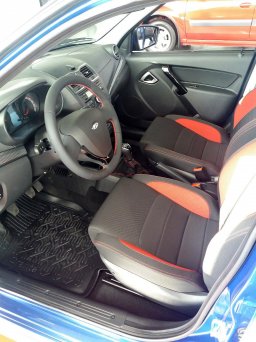 Первые живые фото Lada Granta Drive Active из дилерского центра LADA