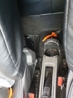 Установить тоннель и сделать в нем четыре отверстия