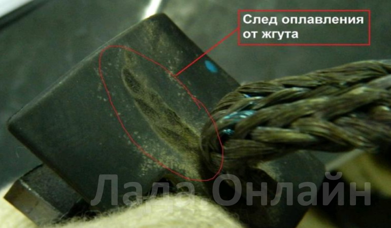 След оплавления от питающего жгута электродвигателя стартера на изоляционной прокладке