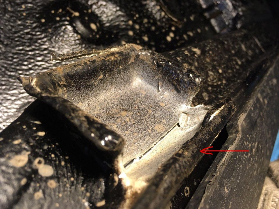 Вырвало место установки домкрата