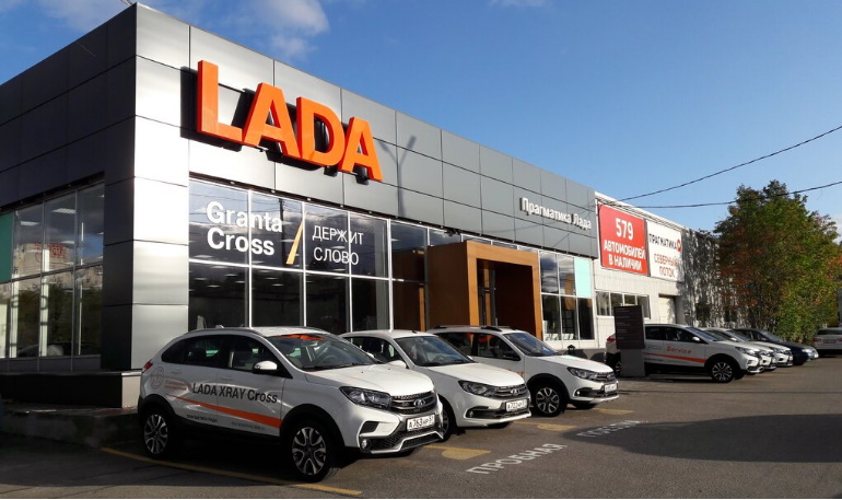 Петербургский дилер открыл в Мурманске новый автосалон LADA