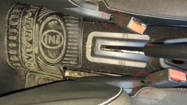 накладки с прорезями для ремней безопасности