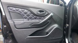 Перетяжка дверных вставок на Lada XRAY своими руками