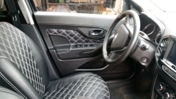 Перетяжка дверных вставок на Lada XRAY своими руками