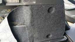 обклеиваем багажник Lada Vesta SW карпетом