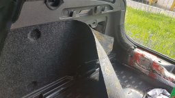 обклеиваем багажник Lada Vesta SW карпетом