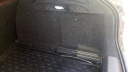 обклеиваем багажник Lada Vesta SW карпетом