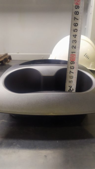 Более глубокие подстаканники Lada Vesta с вариатором