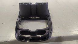 Более глубокие подстаканники Lada Vesta с вариатором