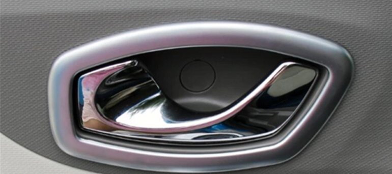 хромированной окантовкой ручек