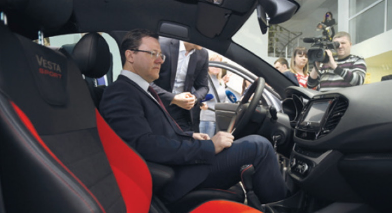 Первым покупателем новой модели стал губернатор Самарской области Дмитрий Азаров.