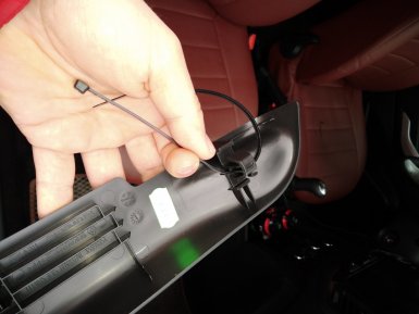 установка внутренних накладок сидений Lada XRAY