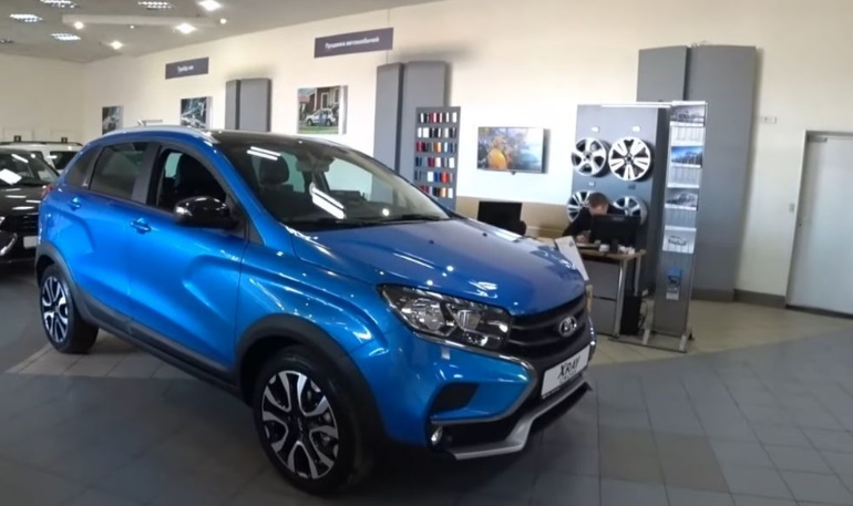 Официальный дилер назвал цену и дату продаж Lada XRAY Cross Instinct