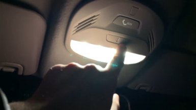 плафон освещения салона обновленной Lada 4x4