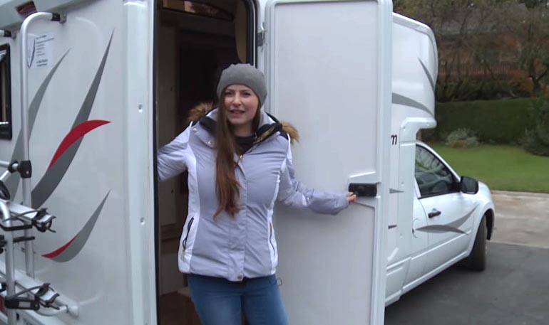 Автодом на базе Lada Granta и Lada 4x4 продают в Германии