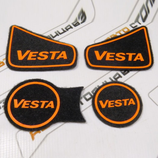 Коврики с неоновым рисунком в тоннель и нишу заднего сиденья Lada Vesta