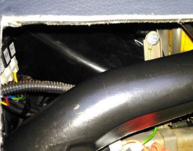 установка розетки USB в бардачке Niva Chevrolet