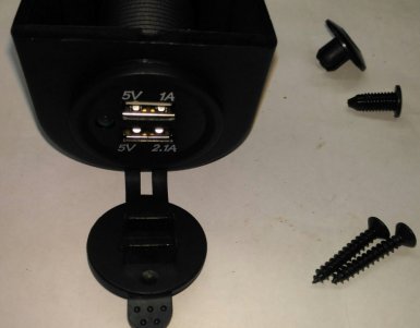 установка розетки USB в бардачке Niva Chevrolet