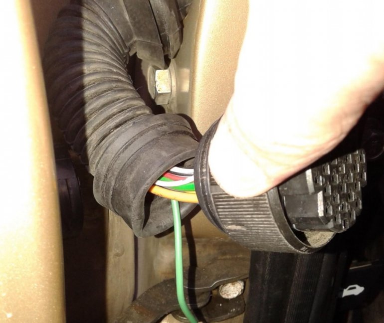 Подключение кабеля индикатора открытых дверей БКЛ к концевику двери водителя