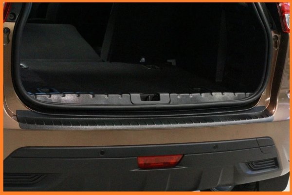 Пластиковая накладка на проем багажника для LADA XRAY