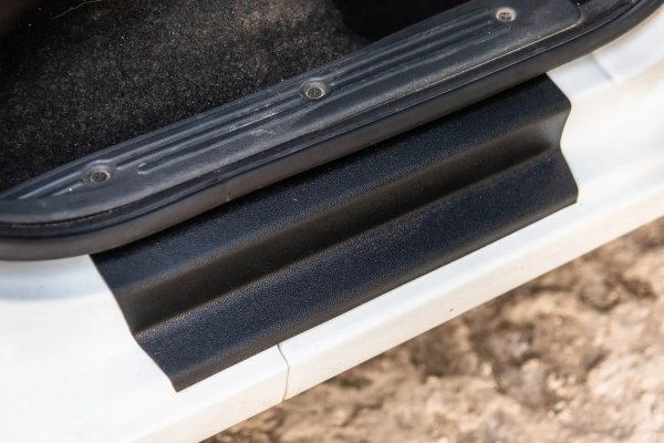 Пластиковые накладки на пороги кузова для Lada Granta, Kalina