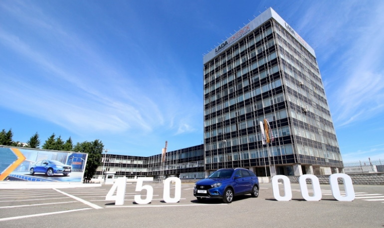 LADA Ижевск выпустил 450 000 автомобиль Lada Vesta