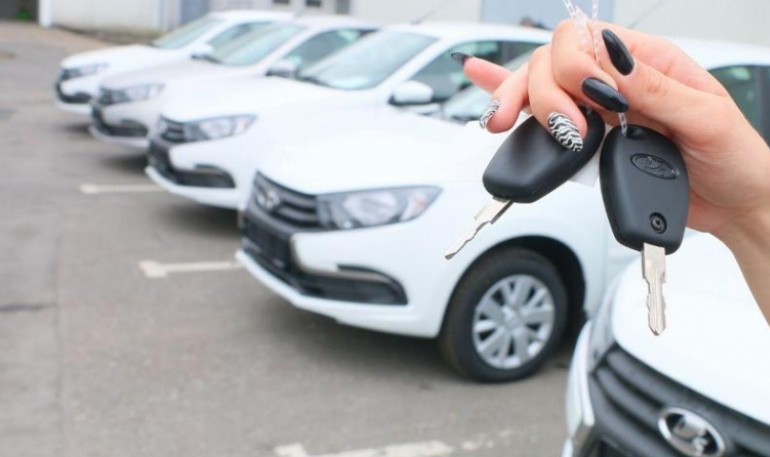 Голосующие за поправки в Конституцию могут получить Lada Granta