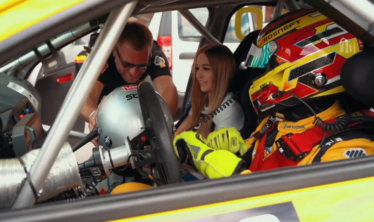 Гонщик на Lada Vesta Турбо поработал в такси