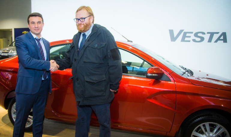 Какие депутаты Государственной Думы ездят на LADA