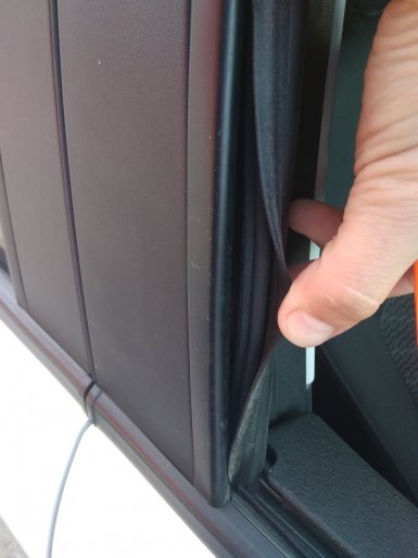 Как устранить дребезг боковых стекол на Lada Vesta