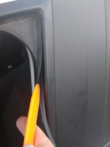 Как устранить дребезг боковых стекол на Lada Vesta