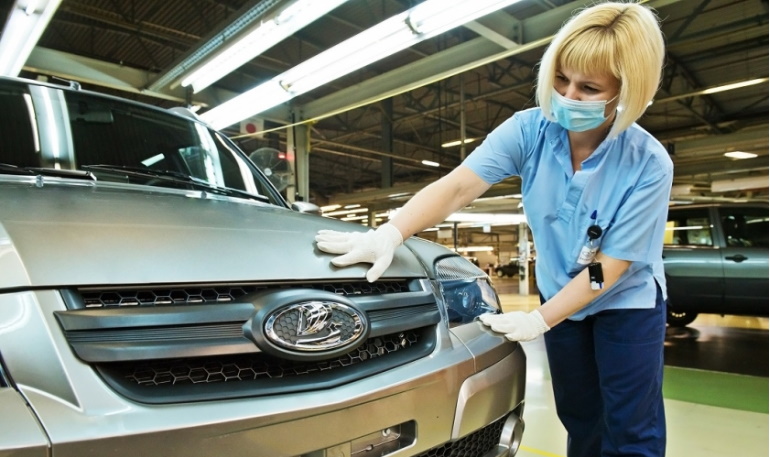 АВТОВАЗ начал устанавливать на Niva шильды LADA