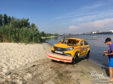 Из LADA XRAY сделали автомобиль-амфибию