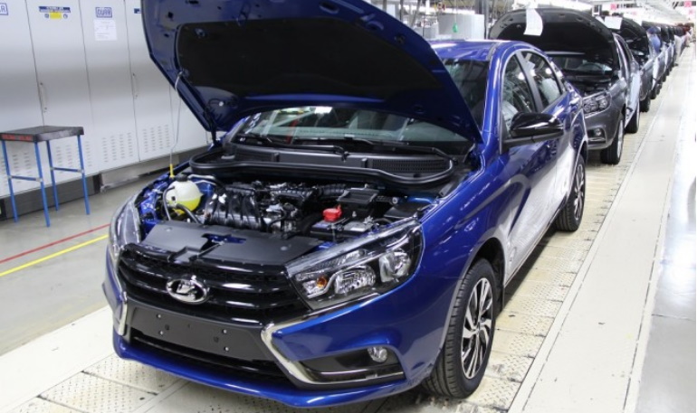 На заводе «ЛАДА Ижевск» производство Lada Vesta снизилось в 1,5 раза