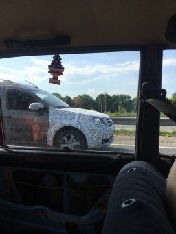 Первые живые фото Lada Largus FL