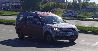 Первые живые фото Lada Largus FL