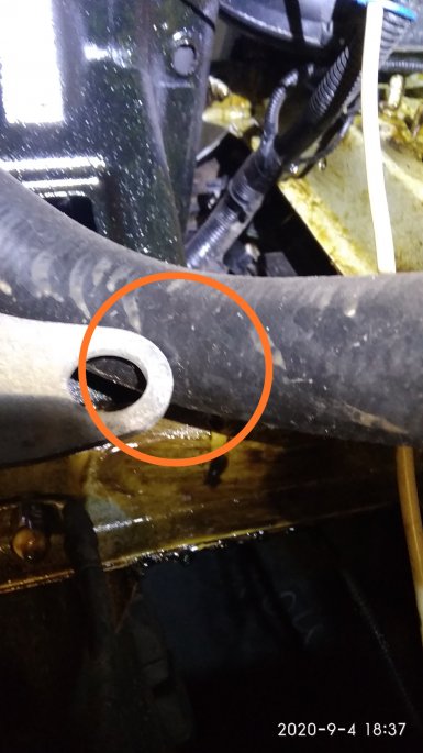 Петля КПП может натирать патрубок системы охлаждения